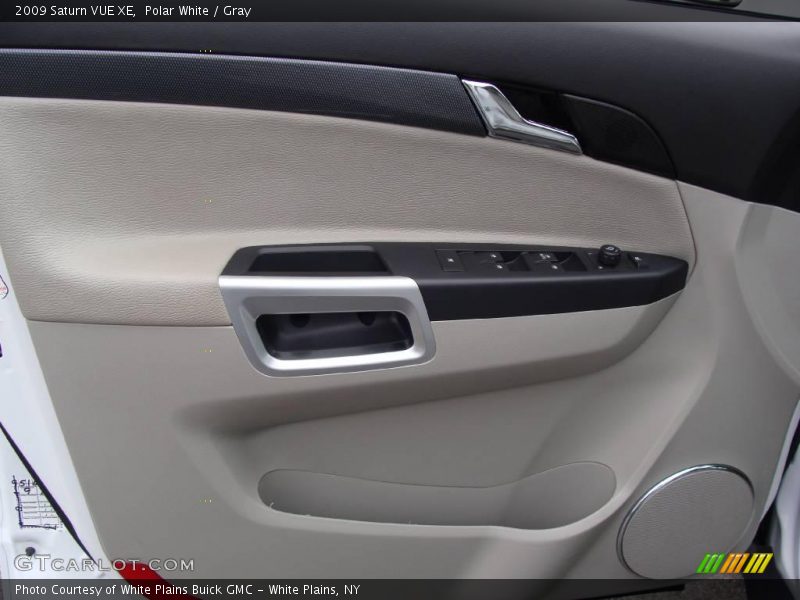 Polar White / Gray 2009 Saturn VUE XE