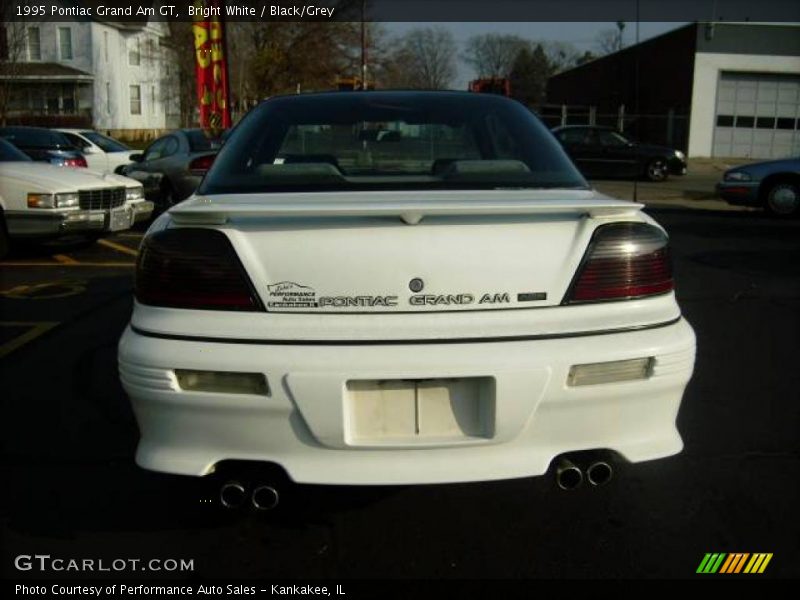Bright White / Black/Grey 1995 Pontiac Grand Am GT