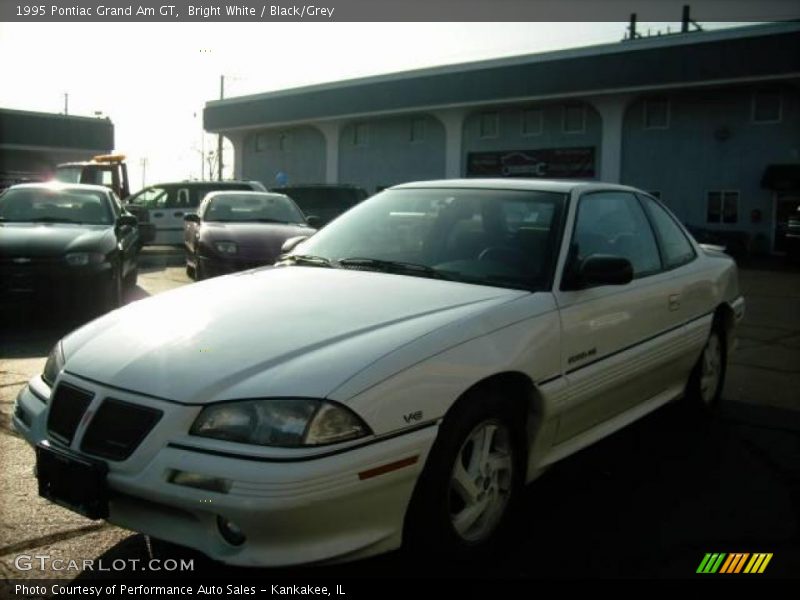 Bright White / Black/Grey 1995 Pontiac Grand Am GT