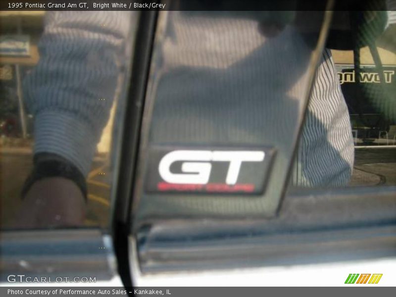 Bright White / Black/Grey 1995 Pontiac Grand Am GT