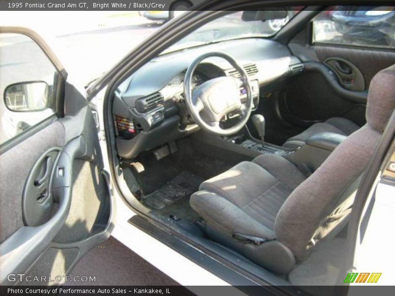 Bright White / Black/Grey 1995 Pontiac Grand Am GT