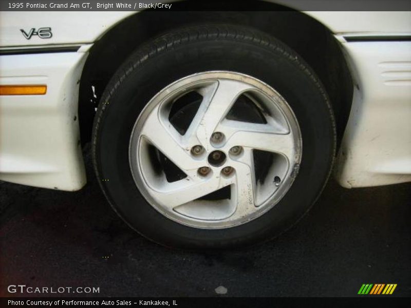 Bright White / Black/Grey 1995 Pontiac Grand Am GT