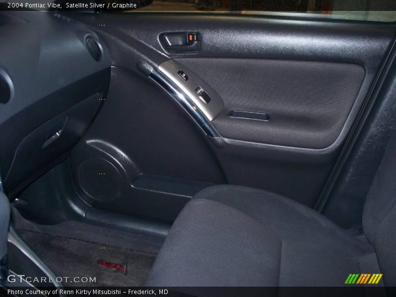 Satellite Silver / Graphite 2004 Pontiac Vibe
