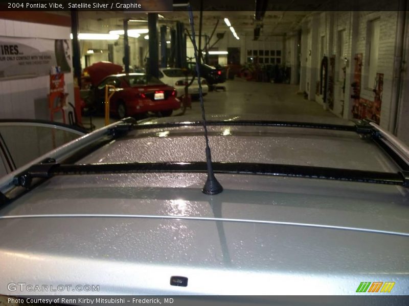 Satellite Silver / Graphite 2004 Pontiac Vibe