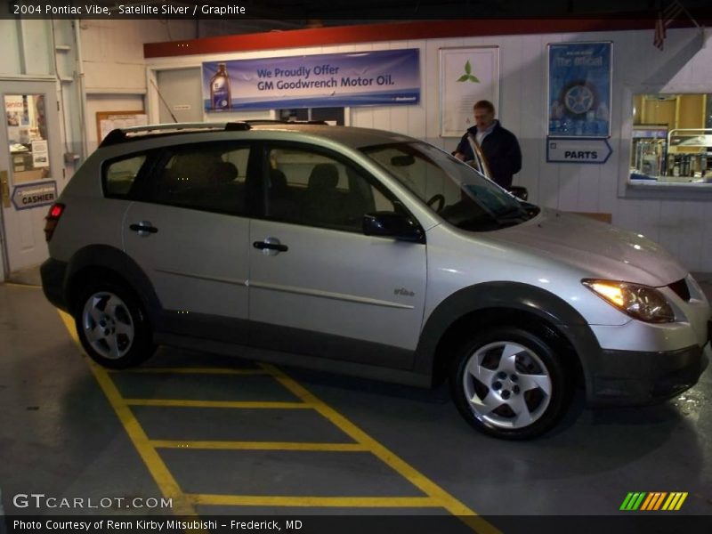 Satellite Silver / Graphite 2004 Pontiac Vibe