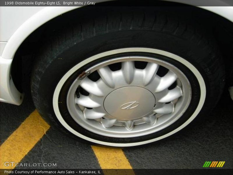 Bright White / Gray 1998 Oldsmobile Eighty-Eight LS