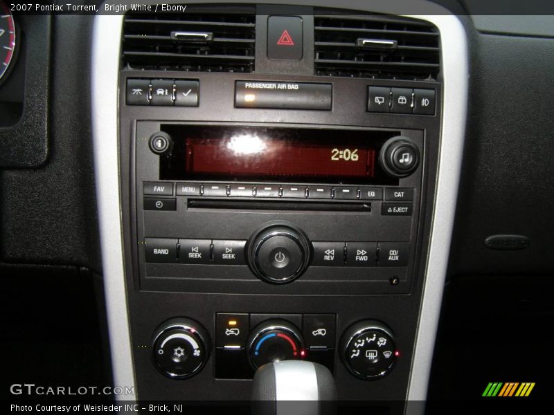 Bright White / Ebony 2007 Pontiac Torrent