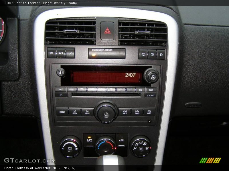 Bright White / Ebony 2007 Pontiac Torrent