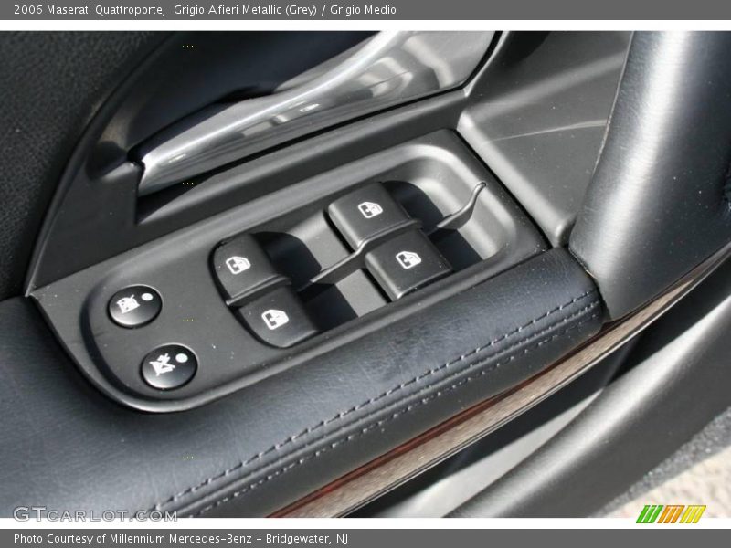 Grigio Alfieri Metallic (Grey) / Grigio Medio 2006 Maserati Quattroporte