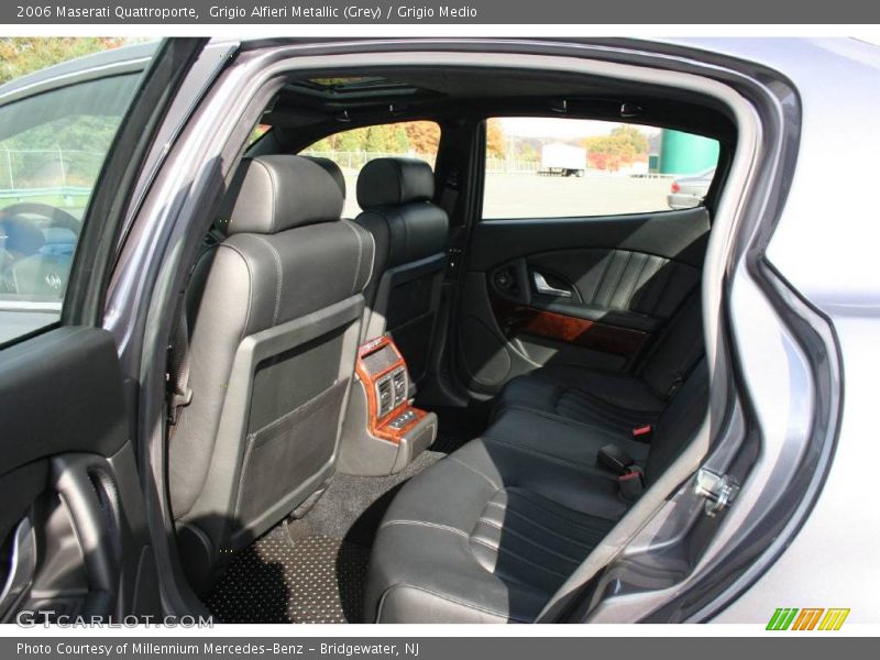 Grigio Alfieri Metallic (Grey) / Grigio Medio 2006 Maserati Quattroporte