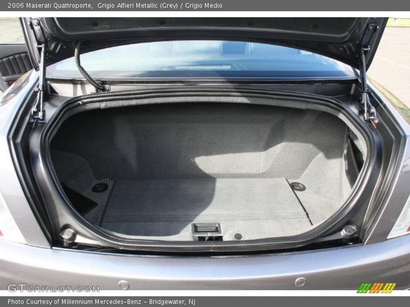 Grigio Alfieri Metallic (Grey) / Grigio Medio 2006 Maserati Quattroporte