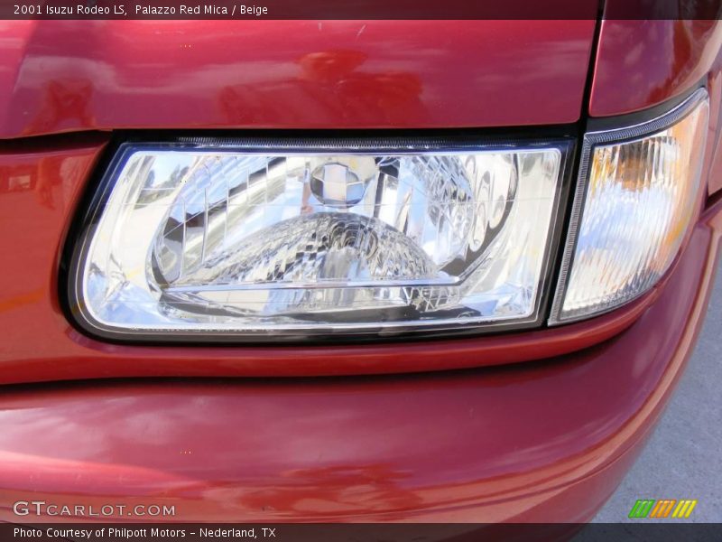 Palazzo Red Mica / Beige 2001 Isuzu Rodeo LS