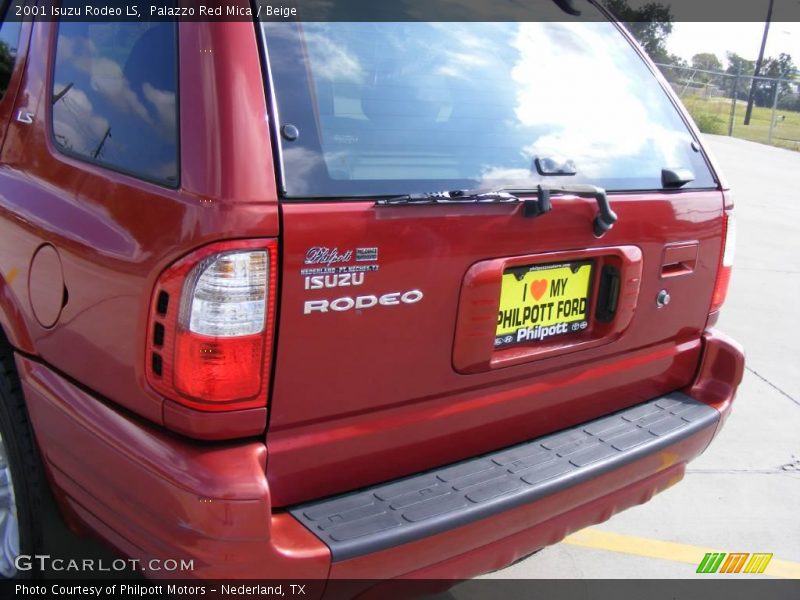 Palazzo Red Mica / Beige 2001 Isuzu Rodeo LS