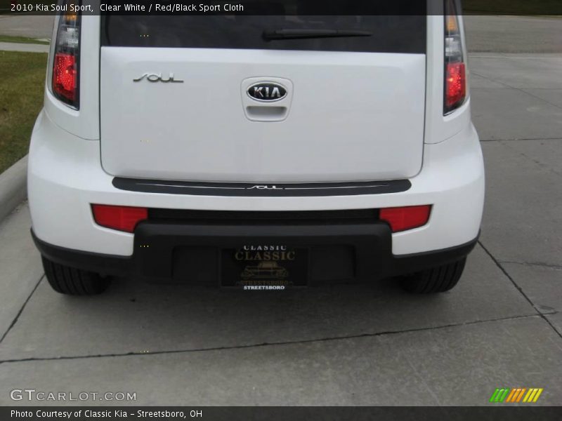 Clear White / Red/Black Sport Cloth 2010 Kia Soul Sport