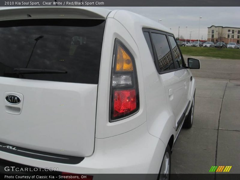 Clear White / Red/Black Sport Cloth 2010 Kia Soul Sport