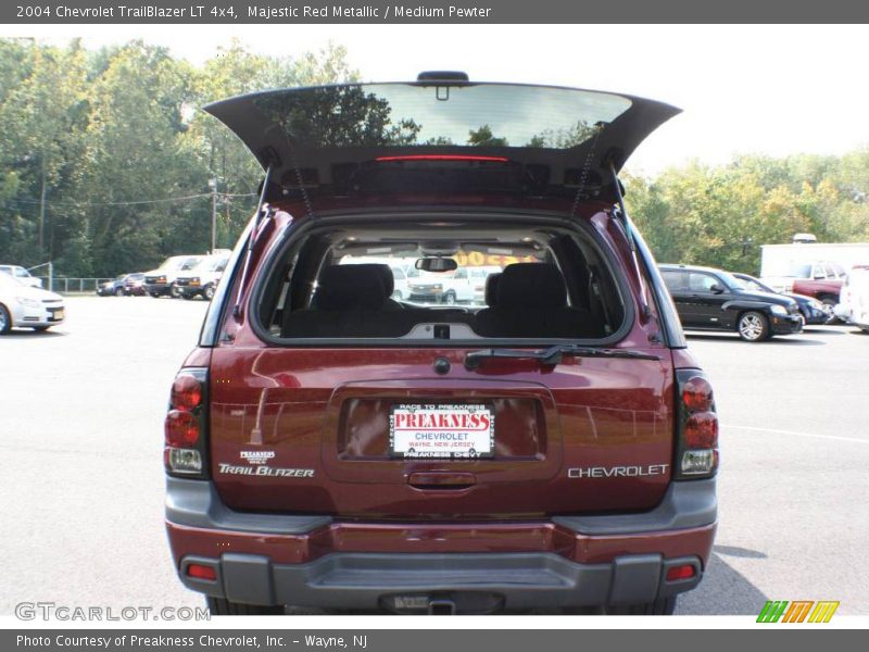 Majestic Red Metallic / Medium Pewter 2004 Chevrolet TrailBlazer LT 4x4
