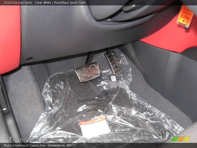 Clear White / Red/Black Sport Cloth 2010 Kia Soul Sport
