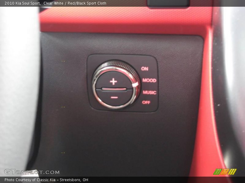 Clear White / Red/Black Sport Cloth 2010 Kia Soul Sport