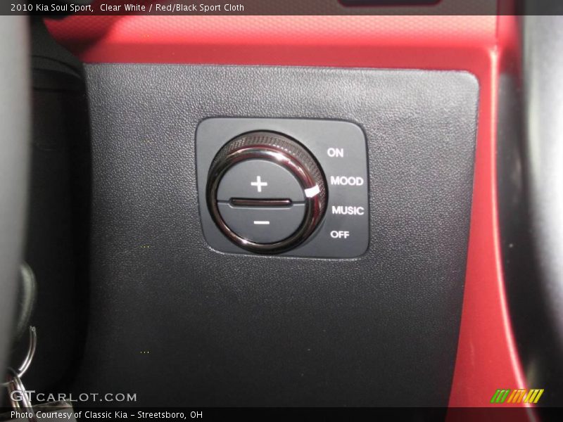 Clear White / Red/Black Sport Cloth 2010 Kia Soul Sport