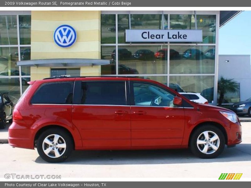 Pomegranate Red Metallic / Gobi Beige 2009 Volkswagen Routan SE