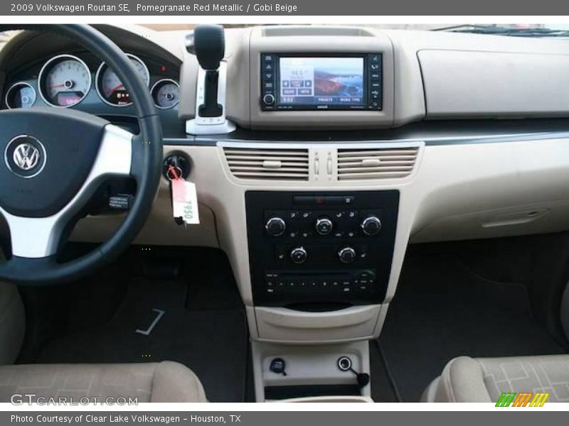 Pomegranate Red Metallic / Gobi Beige 2009 Volkswagen Routan SE