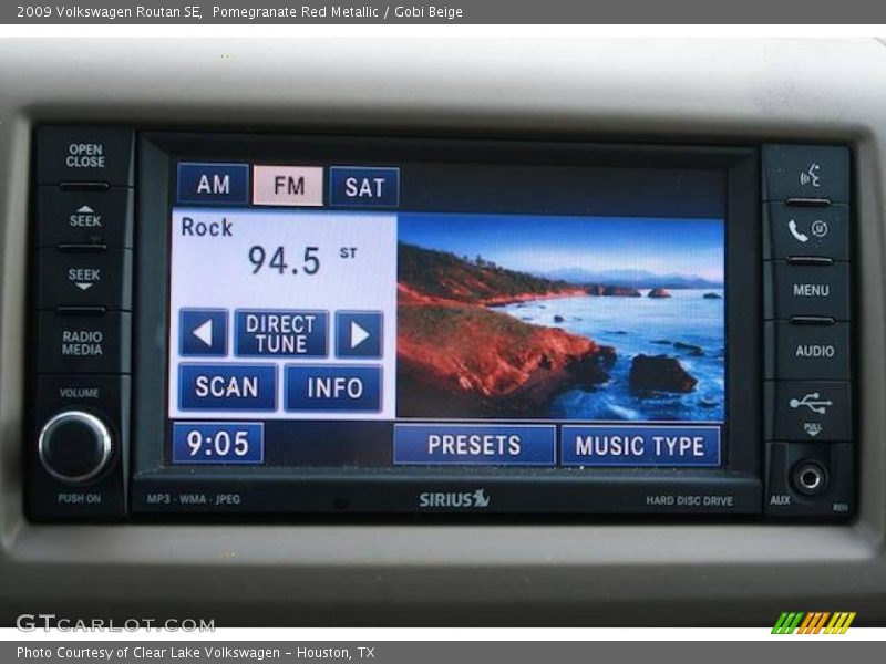 Pomegranate Red Metallic / Gobi Beige 2009 Volkswagen Routan SE