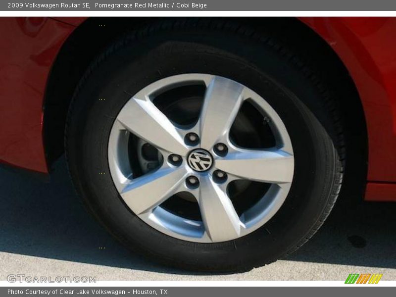 Pomegranate Red Metallic / Gobi Beige 2009 Volkswagen Routan SE