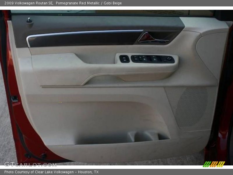 Pomegranate Red Metallic / Gobi Beige 2009 Volkswagen Routan SE