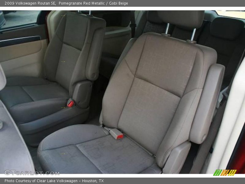 Pomegranate Red Metallic / Gobi Beige 2009 Volkswagen Routan SE