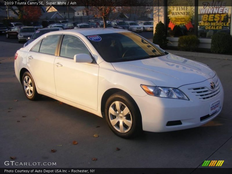 Super White / Ash 2009 Toyota Camry SE