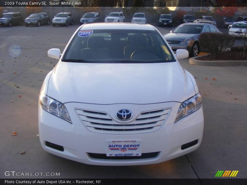 Super White / Ash 2009 Toyota Camry SE