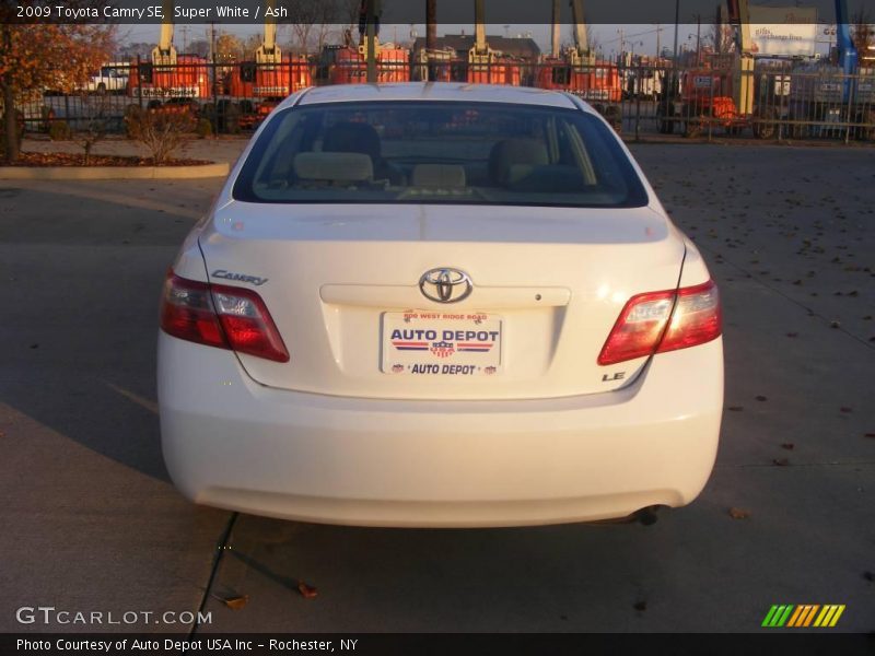 Super White / Ash 2009 Toyota Camry SE