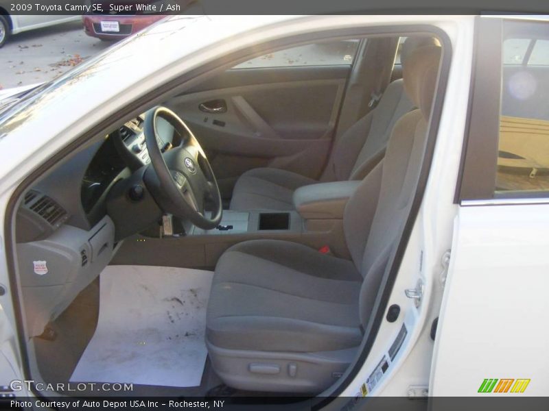 Super White / Ash 2009 Toyota Camry SE