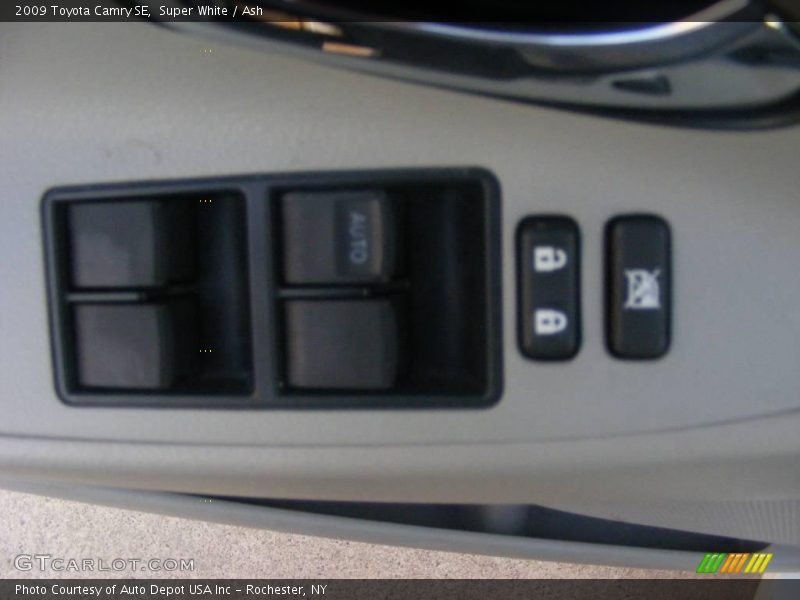 Super White / Ash 2009 Toyota Camry SE