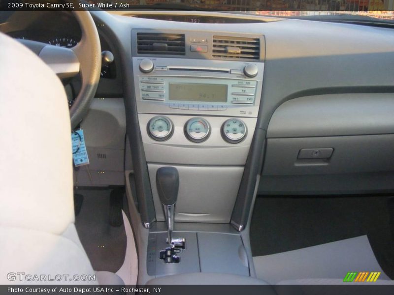 Super White / Ash 2009 Toyota Camry SE