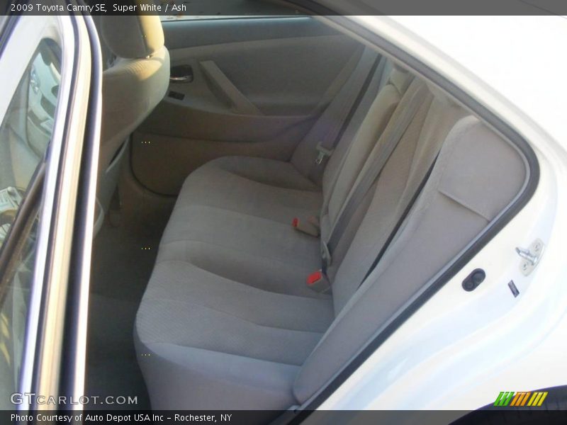 Super White / Ash 2009 Toyota Camry SE