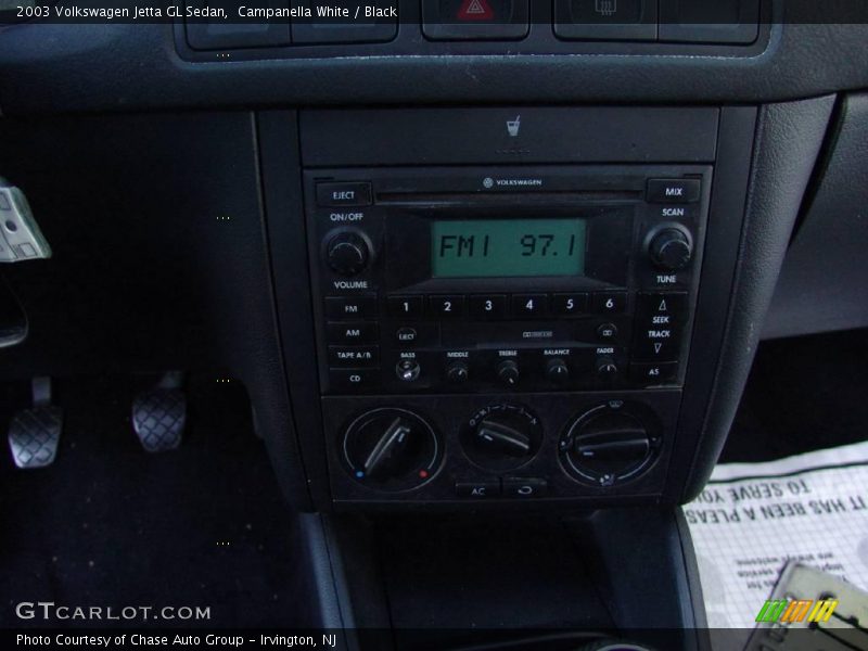 Campanella White / Black 2003 Volkswagen Jetta GL Sedan