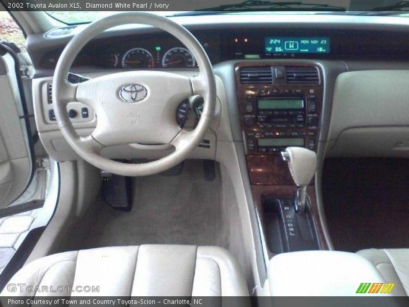 Diamond White Pearl / Ivory 2002 Toyota Avalon XLS