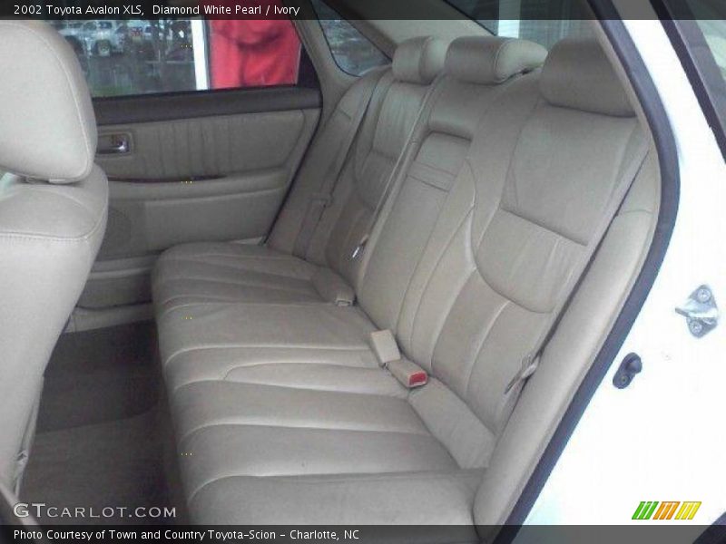 Diamond White Pearl / Ivory 2002 Toyota Avalon XLS