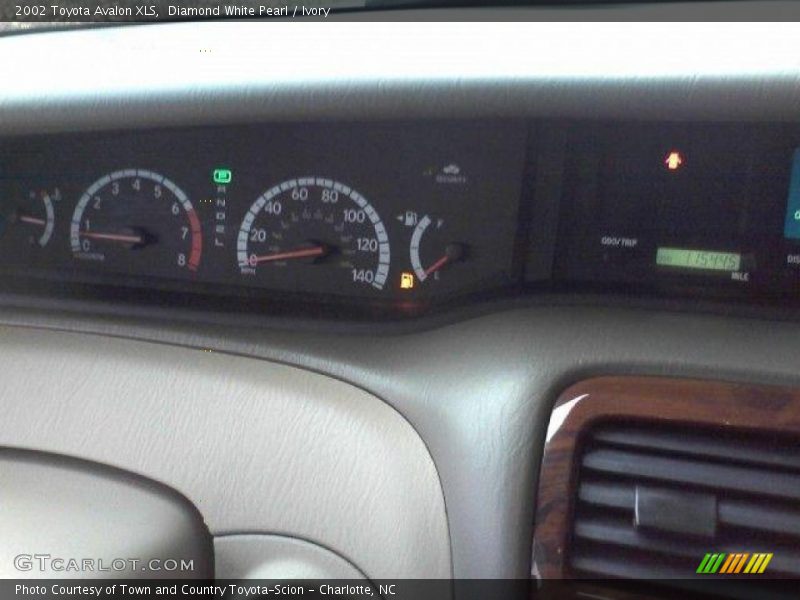 Diamond White Pearl / Ivory 2002 Toyota Avalon XLS