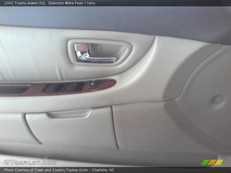 Diamond White Pearl / Ivory 2002 Toyota Avalon XLS