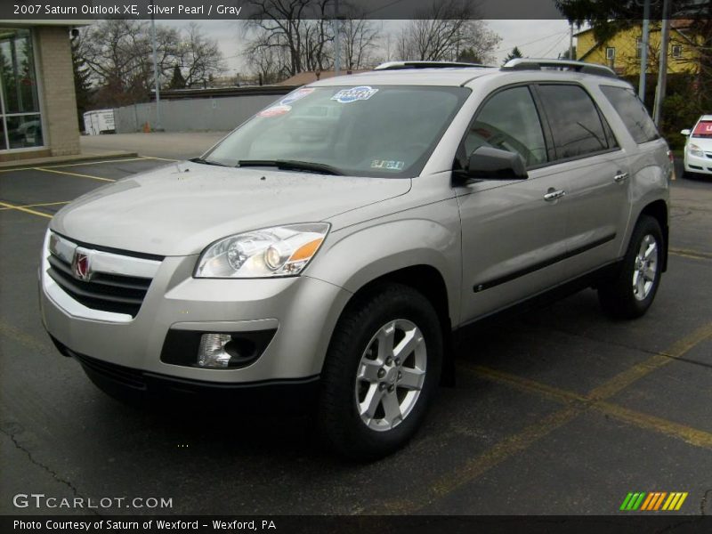 Silver Pearl / Gray 2007 Saturn Outlook XE