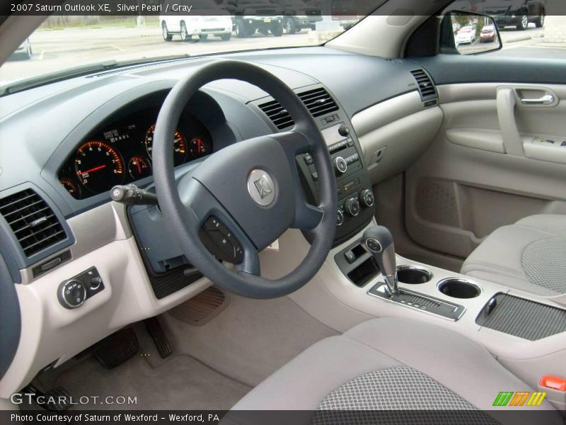 Silver Pearl / Gray 2007 Saturn Outlook XE