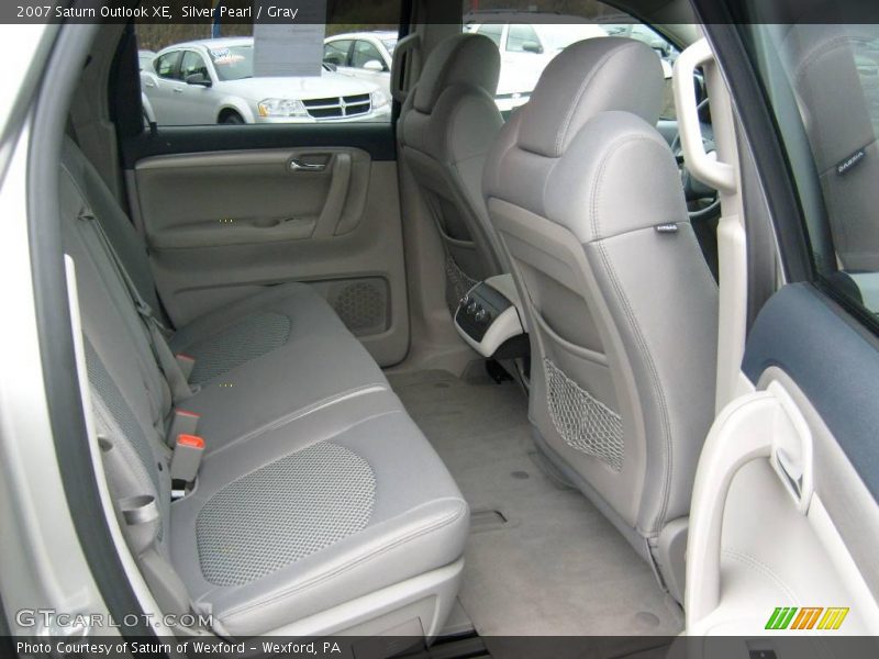 Silver Pearl / Gray 2007 Saturn Outlook XE