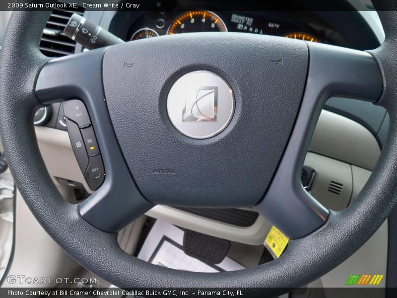 Cream White / Gray 2009 Saturn Outlook XE