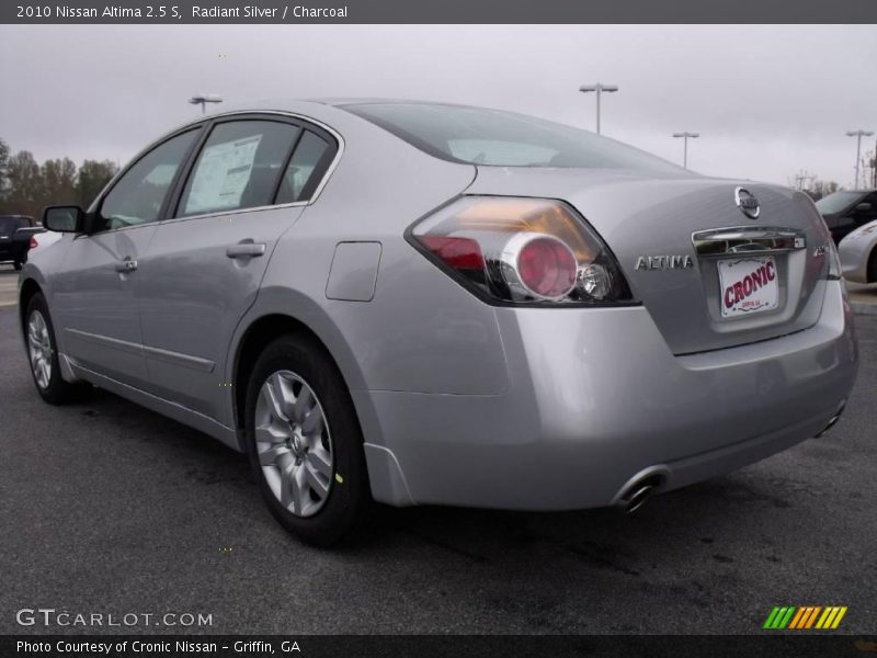 Radiant Silver / Charcoal 2010 Nissan Altima 2.5 S