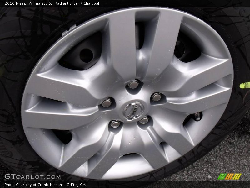 Radiant Silver / Charcoal 2010 Nissan Altima 2.5 S