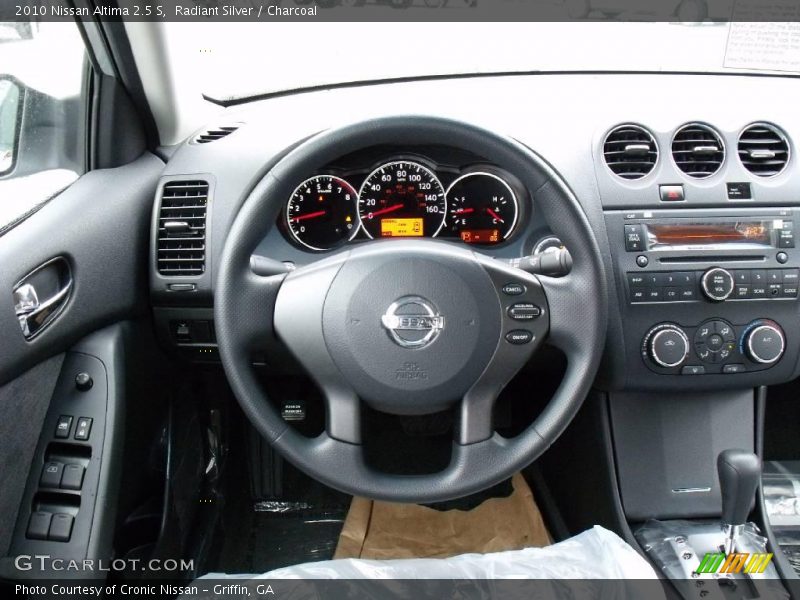 Radiant Silver / Charcoal 2010 Nissan Altima 2.5 S