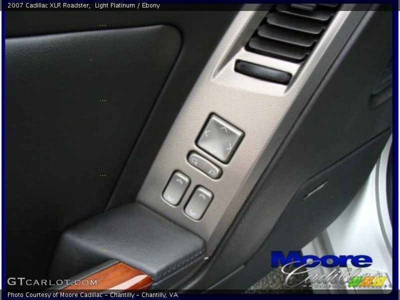 Light Platinum / Ebony 2007 Cadillac XLR Roadster