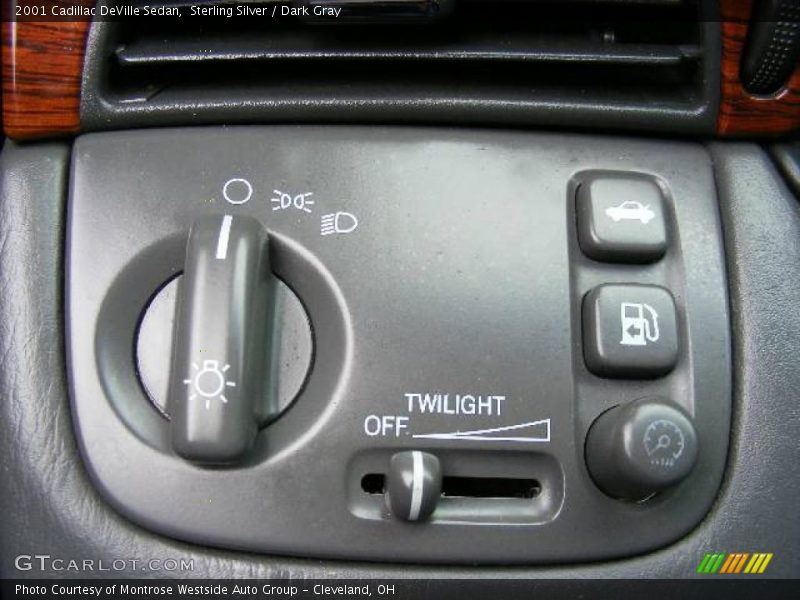 Sterling Silver / Dark Gray 2001 Cadillac DeVille Sedan